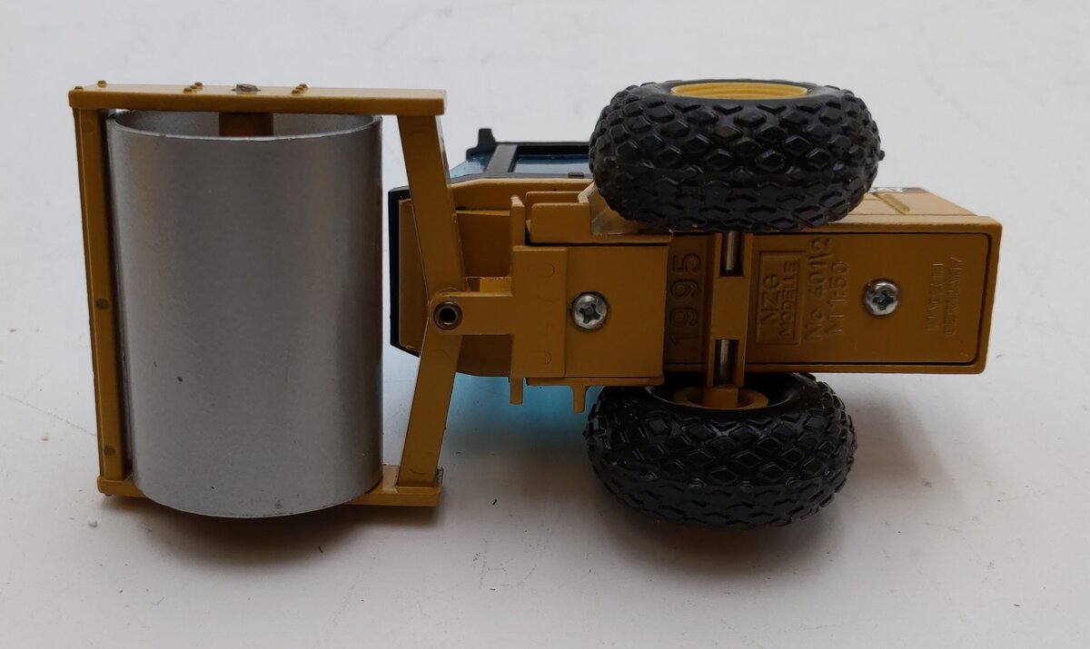NZG 401 1:50 Die-Cast Caterpillar CS-563C Vibratory Soil Compactor LN/Box