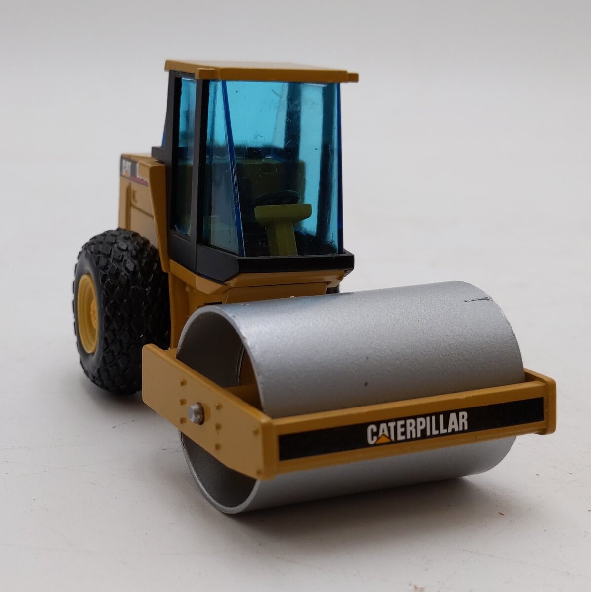 NZG 401 1:50 Die-Cast Caterpillar CS-563C Vibratory Soil Compactor LN/Box