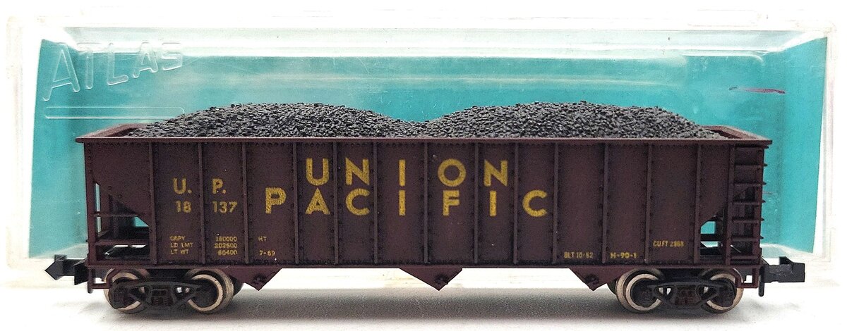 Atlas 3263 N Scale Union Pacific Hopper Car w/Coal Load #18137 EX/Box