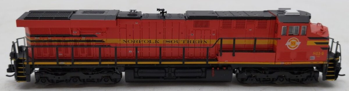 Broadway Limited 7302 N NS GE ES44AC Diesel Locomotive #8114 with Sound/DC/DCC LN/Box