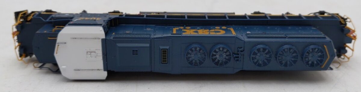 Scale Trains SXT40686 N Scale CSX EMD SD40-3 Diesel Locomotive #4042 with DCC EX/Box