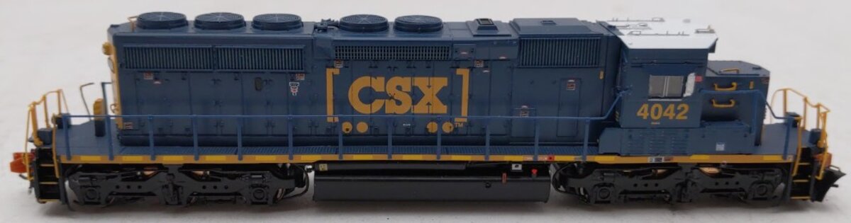 Scale Trains SXT40686 N Scale CSX EMD SD40-3 Diesel Locomotive #4042 with DCC EX/Box