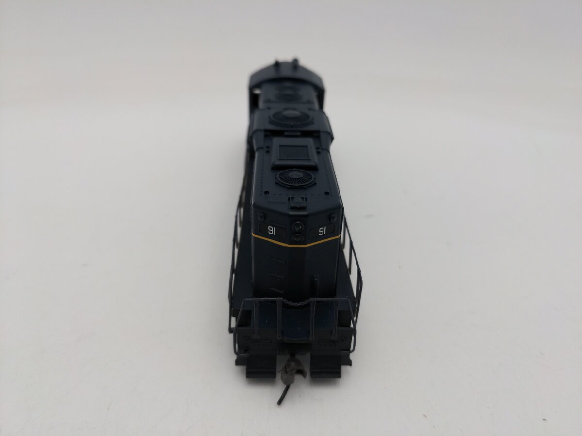 Walthers 931-139 HO Scale Trainline South Branch Valley GP9M Locomotive #91 EX/Box