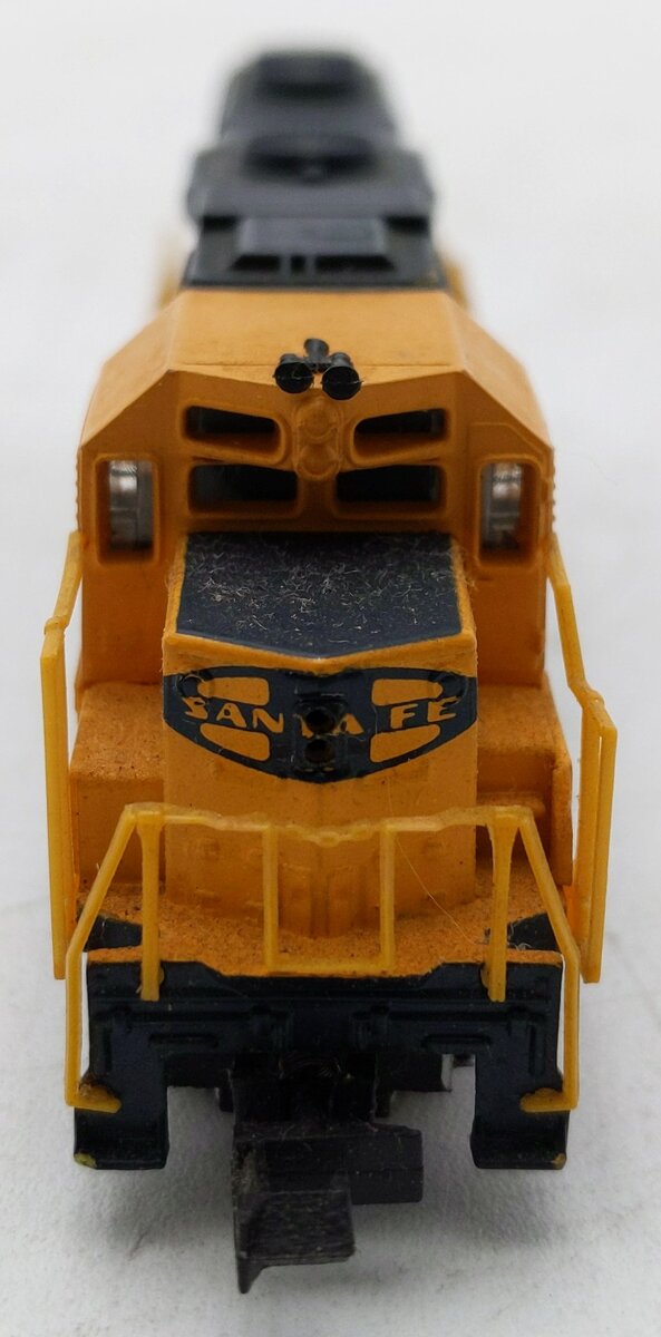 Life Like 7843 N Scale Santa Fe GP38-2 Diesel Locomotive #3500 VG