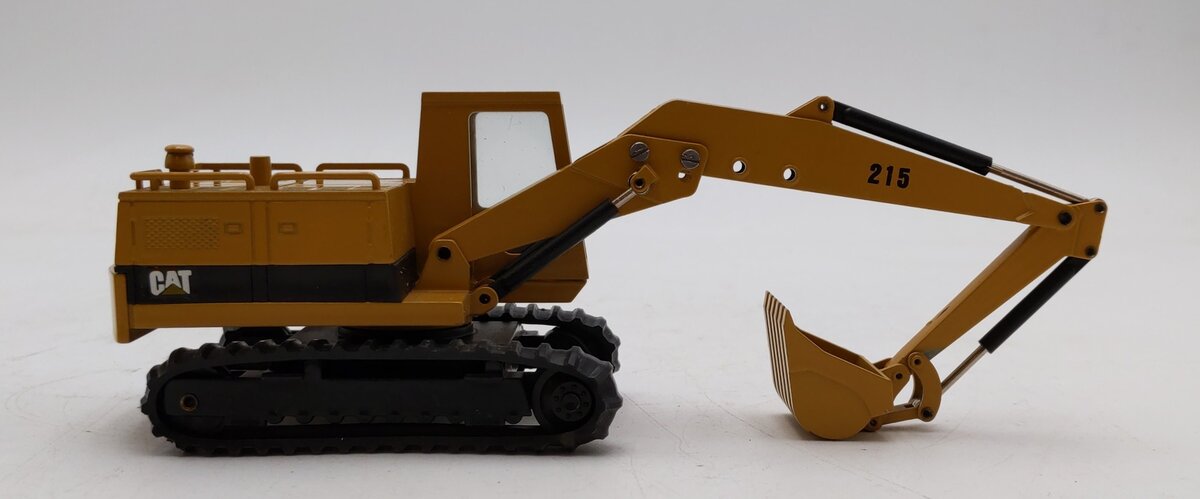 NZG Modelle 1:50 Scale Caterpillar 215 Excavator LN/Box