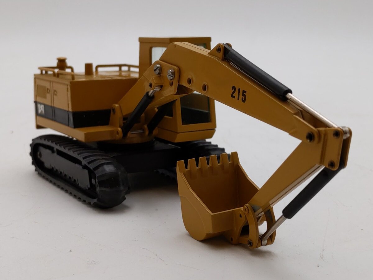 NZG Modelle 1:50 Scale Caterpillar 215 Excavator LN/Box
