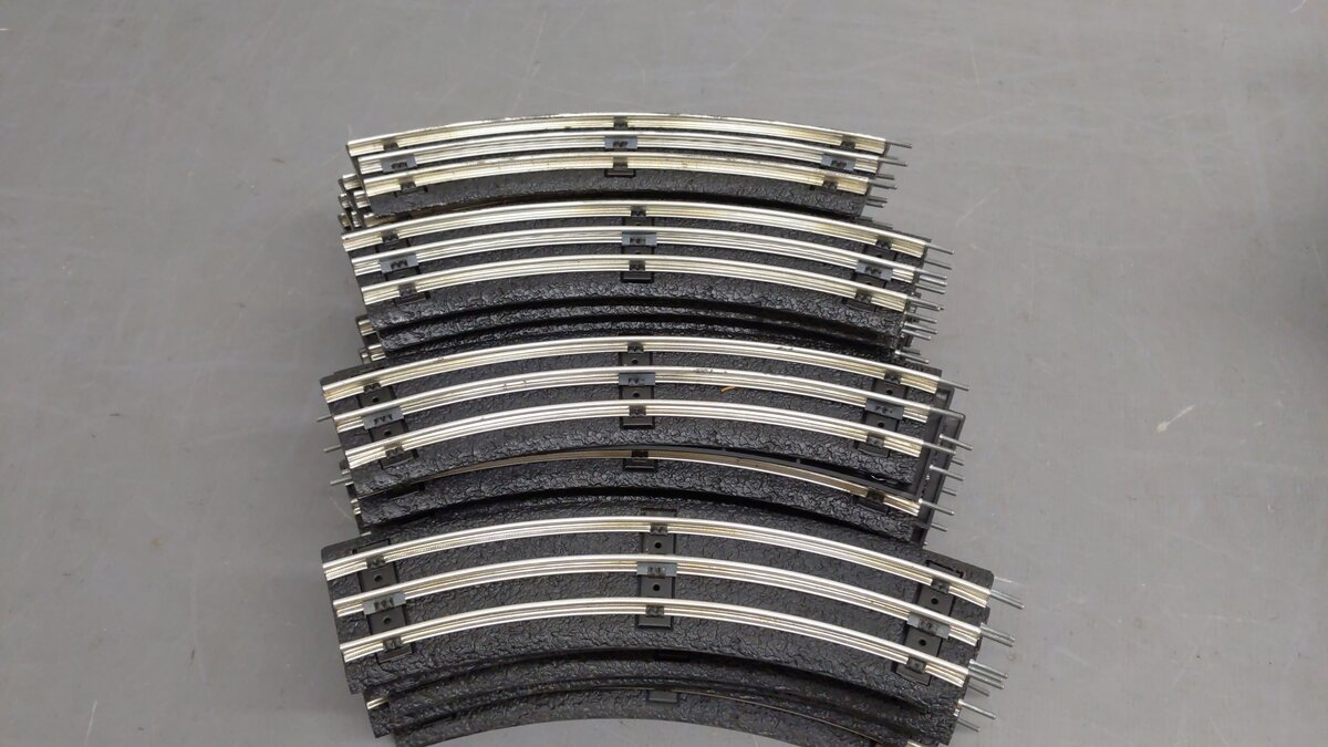 Marx 702 Vintage O Postwar Tinplate O-27 Curved Track with Roadbed (36) VG/Box