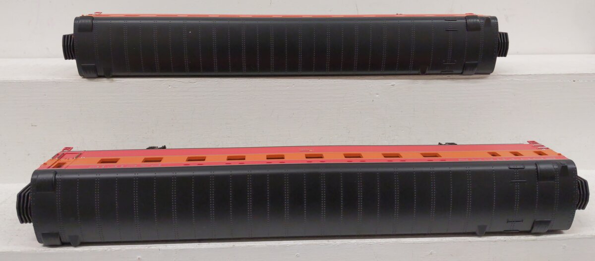 MTH 20-6686 O SP 70' Streamlined Sleeper/Diner Passenger Car Set (Set of 2) LN/Box
