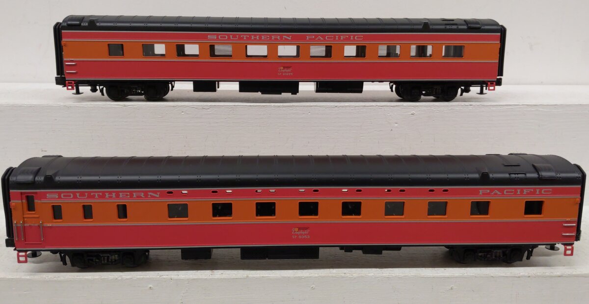 MTH 20-6686 O SP 70' Streamlined Sleeper/Diner Passenger Car Set (Set of 2) LN/Box