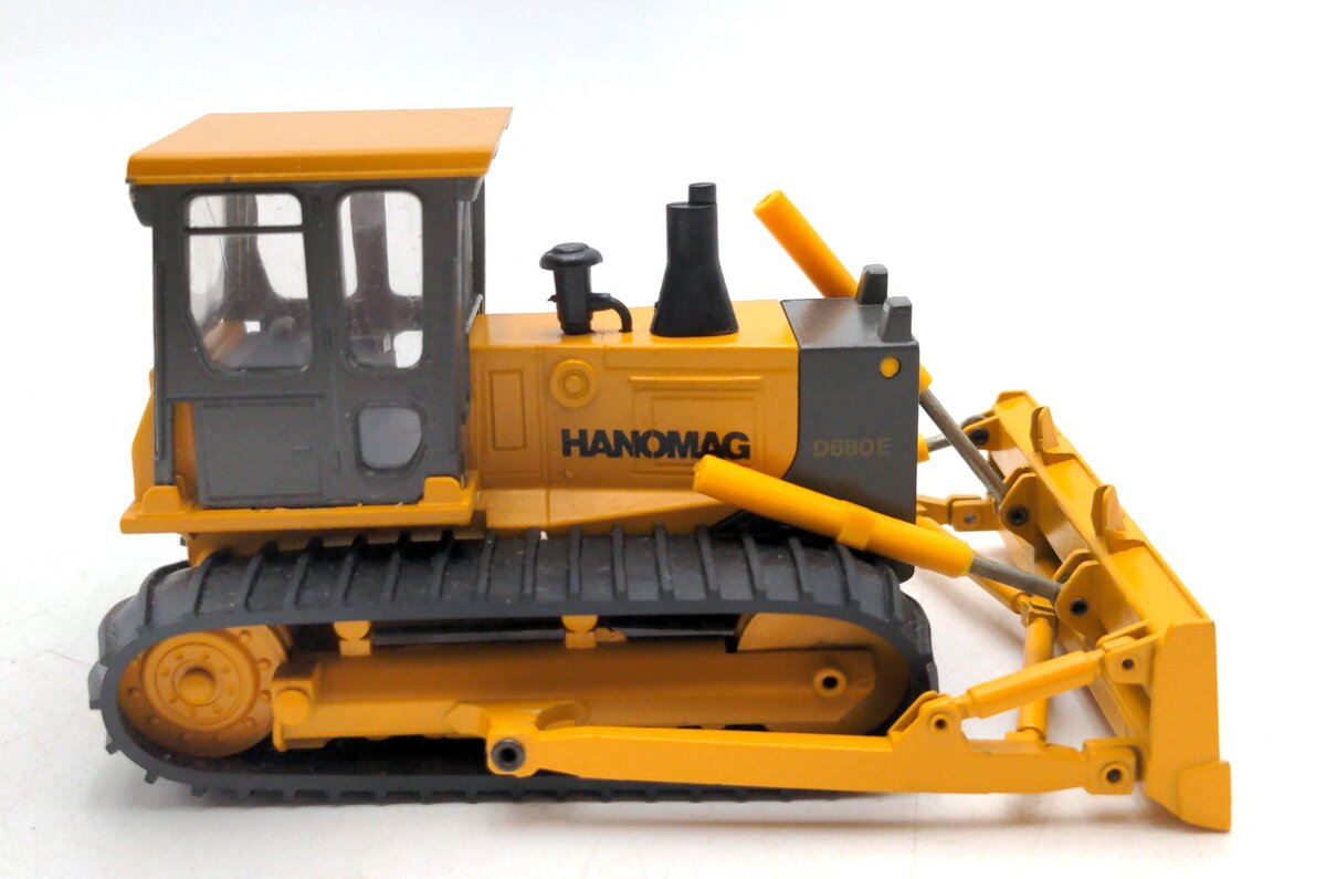 Conrad 2853 1:50 Scale Hanomag D680E Dozer NIB