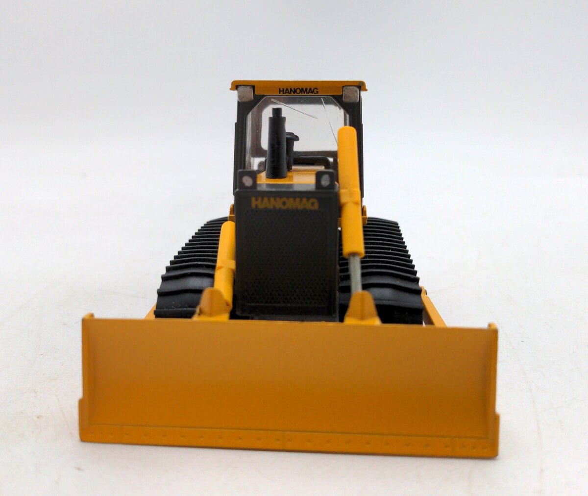 Conrad 2853 1:50 Scale Hanomag D680E Dozer NIB