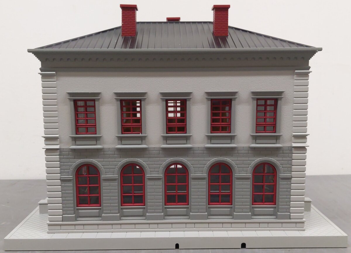 MTH 30-9099 O Gray & Maroon Police Station Assembled Building LN