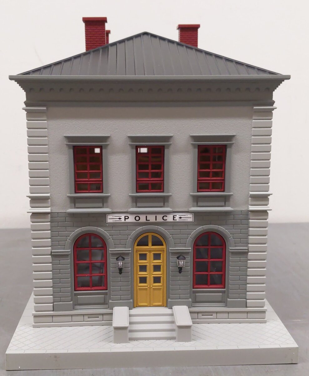 MTH 30-9099 O Gray & Maroon Police Station Assembled Building LN