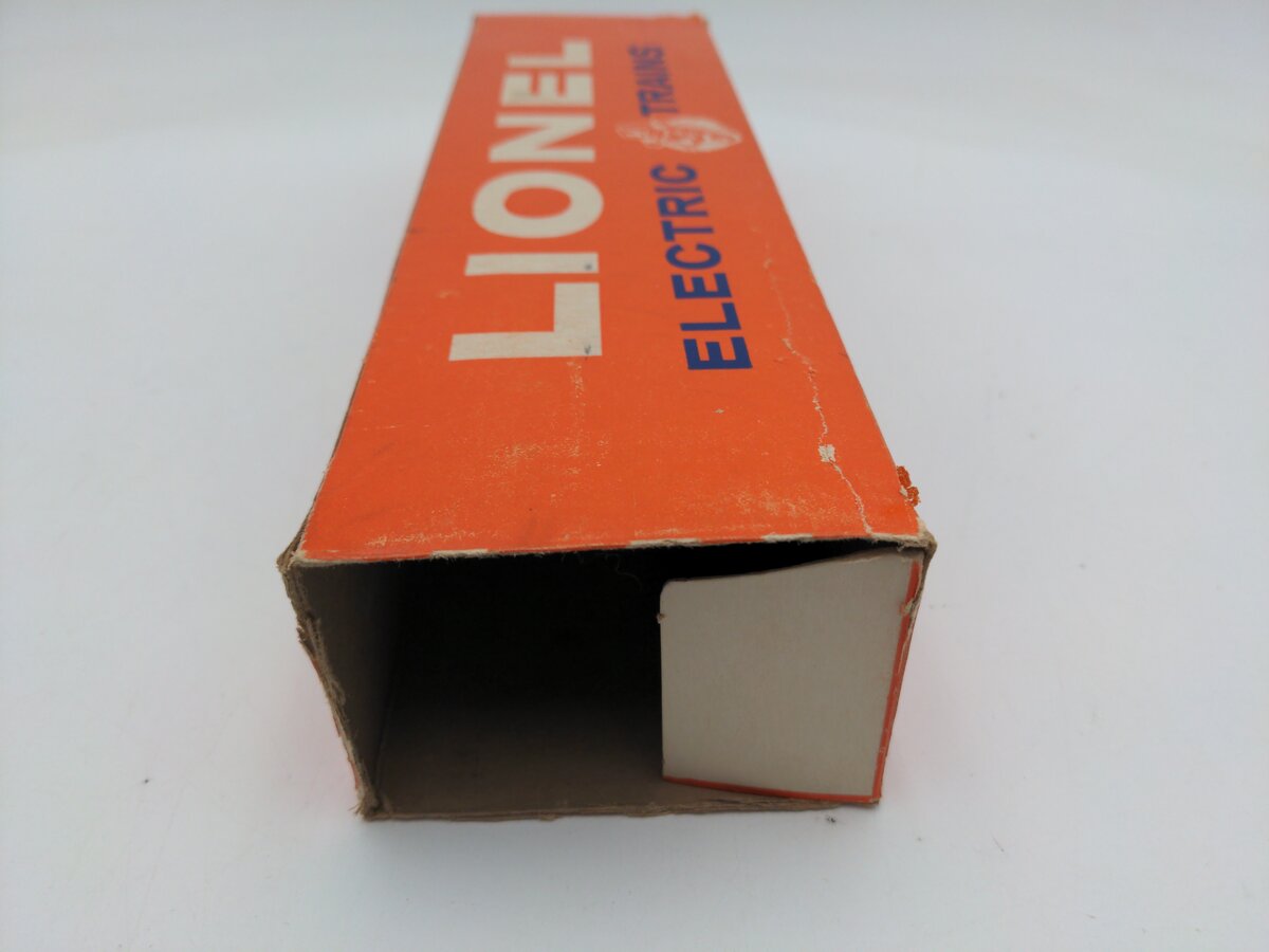 Lionel 6-27775 O Gauge Santa Fe Coach Passenger Illuminated Car #2414 EX/Box