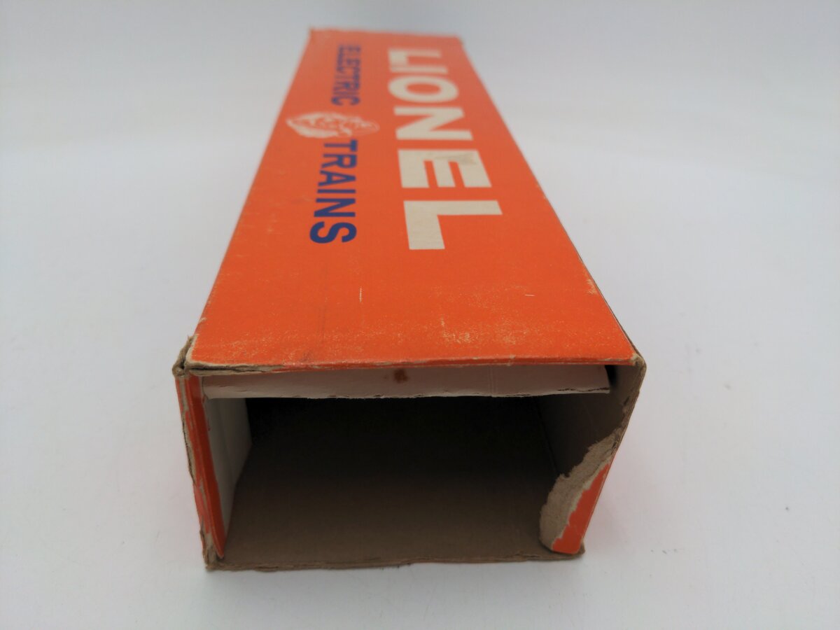 Lionel 6-27775 O Gauge Santa Fe Coach Passenger Illuminated Car #2414 EX/Box
