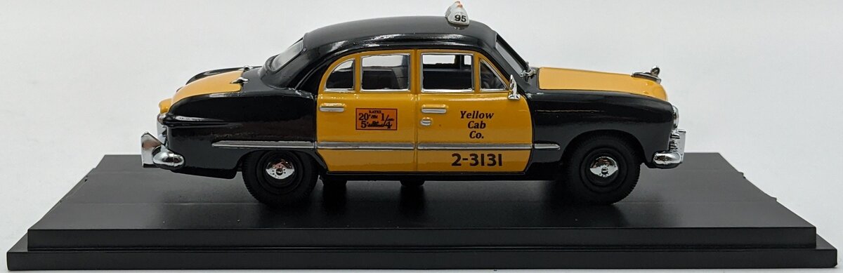 MTH 30-50076 1:43 1949 Ford 4-Door Taxi/Yellow Cab Co. NIB