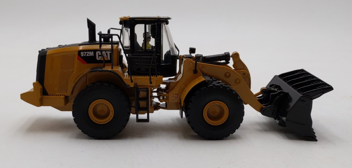 DieCast Masters 85927 1:50 Caterpillar 972M Wheel Loader NIB