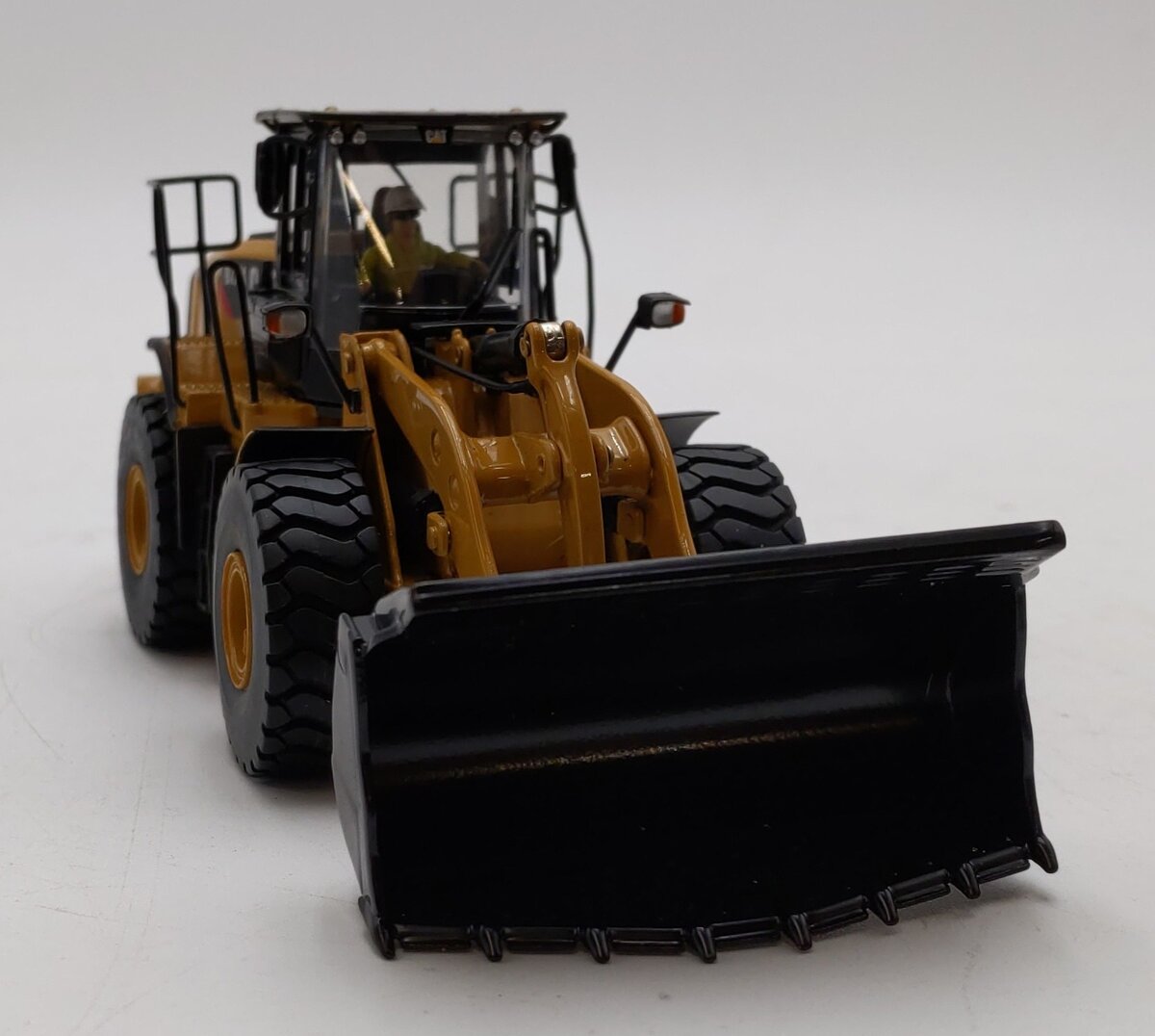 DieCast Masters 85927 1:50 Caterpillar 972M Wheel Loader NIB