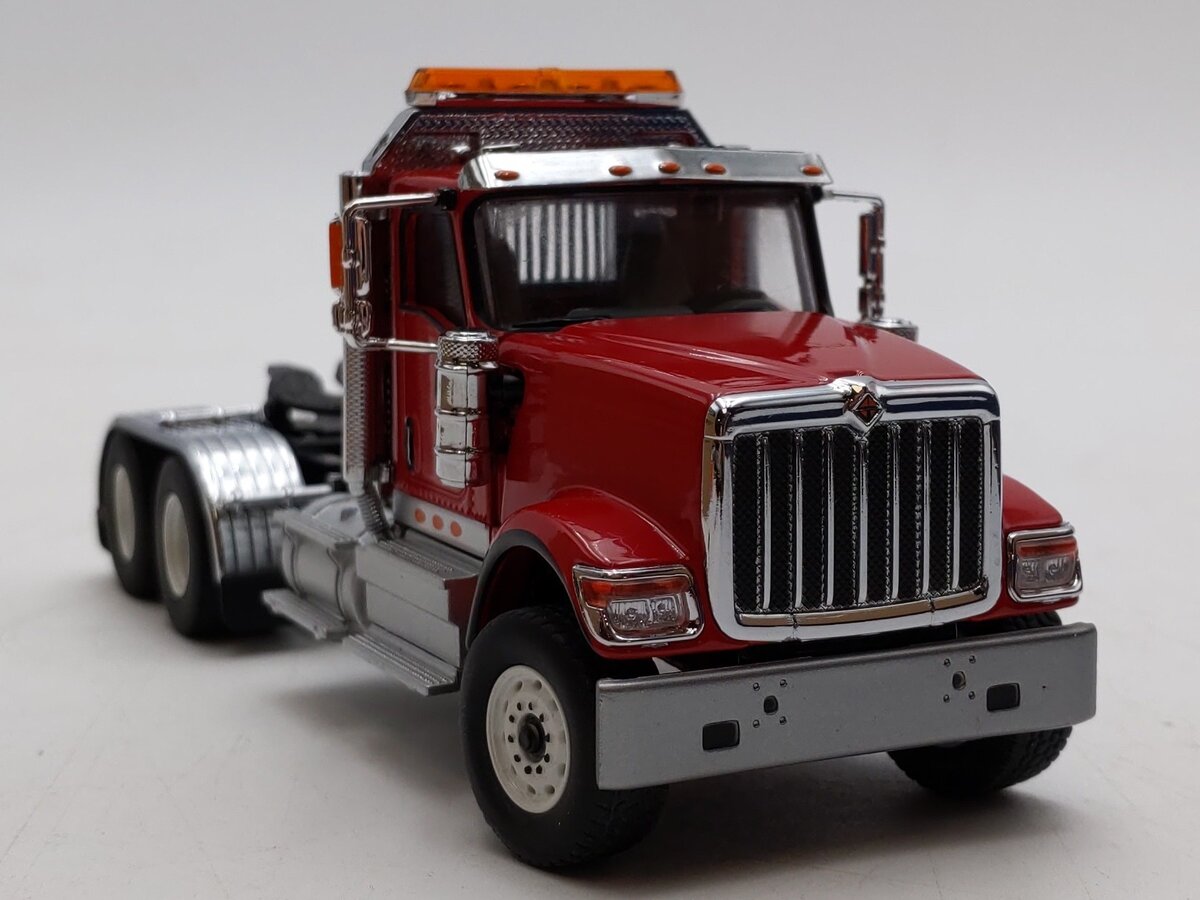 DieCast Masters 71002 1:50 Red International HX520 Day Cab Tandem Tractor NIB