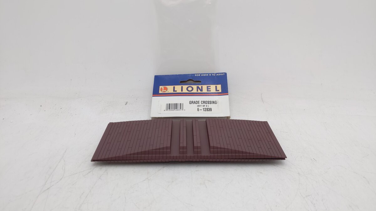 Lionel 6-12839 O and 027 Scale Grade Crossing (Set of 2) EX/Box