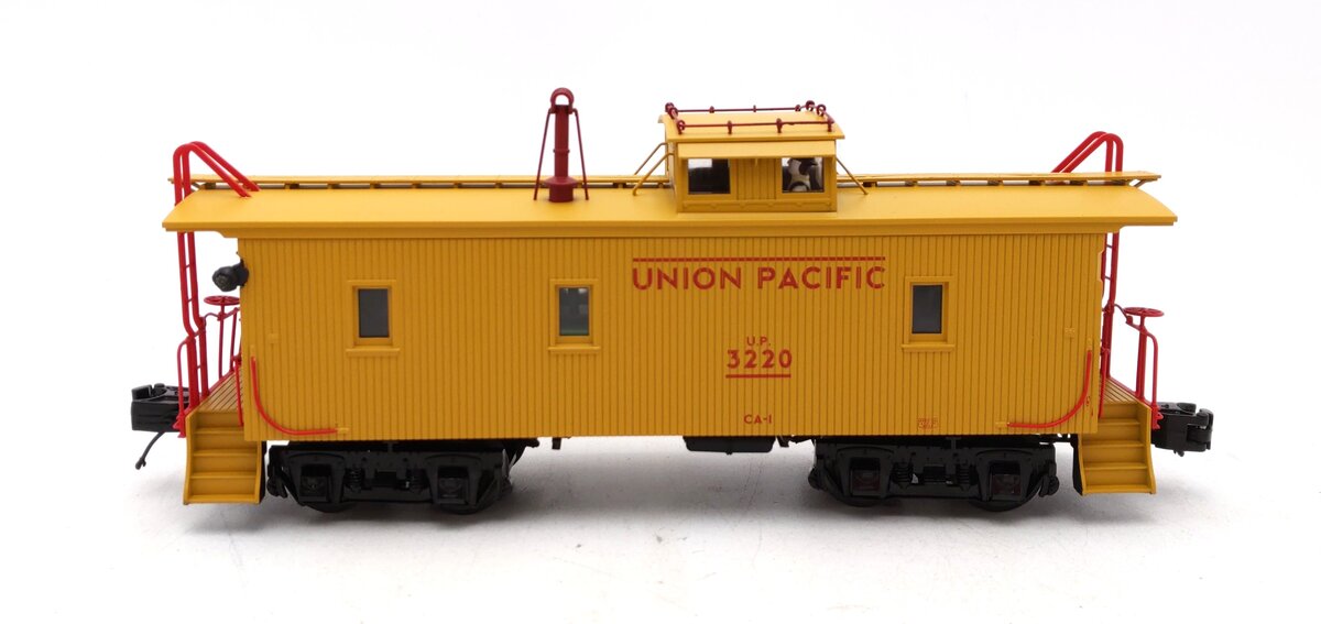 MTH 20-91447 Union Pacific Class CA-1 Wood Cupola Caboose #3220 NIB