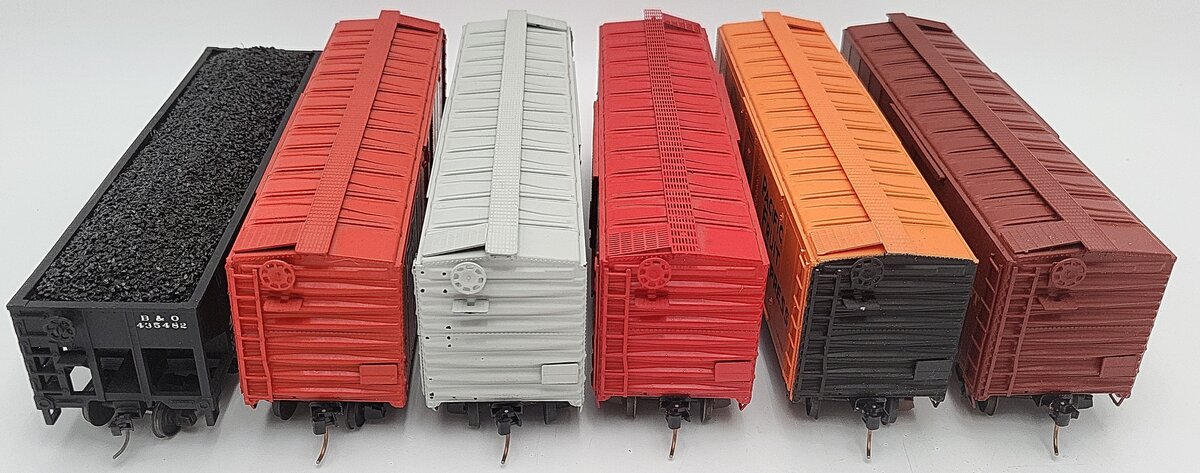 American Models & Other S Assorted Freight Cars: 69388, 62987, 19526, 80356 [6] EX