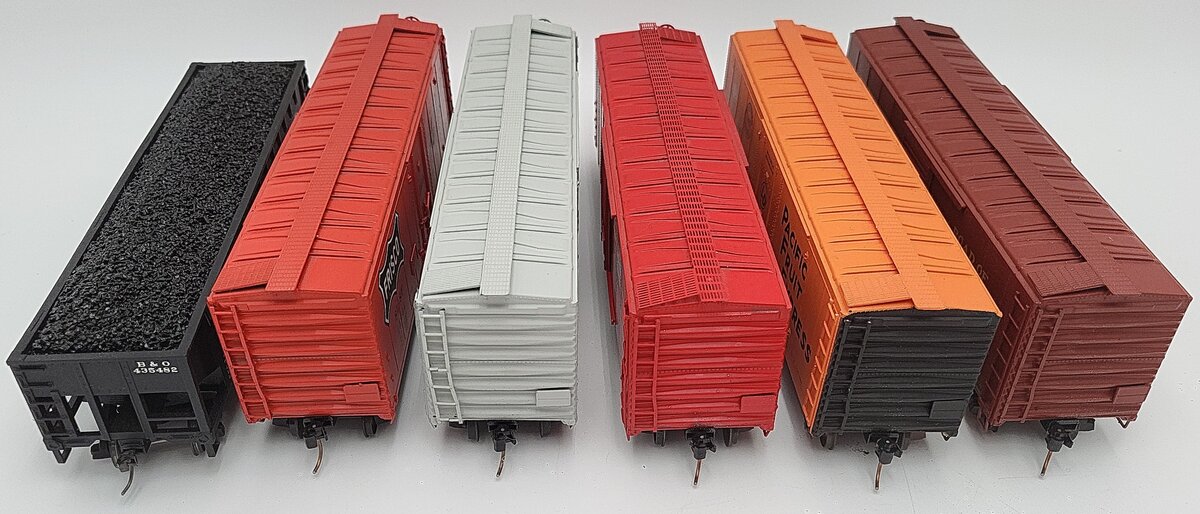 American Models & Other S Assorted Freight Cars: 69388, 62987, 19526, 80356 [6] EX