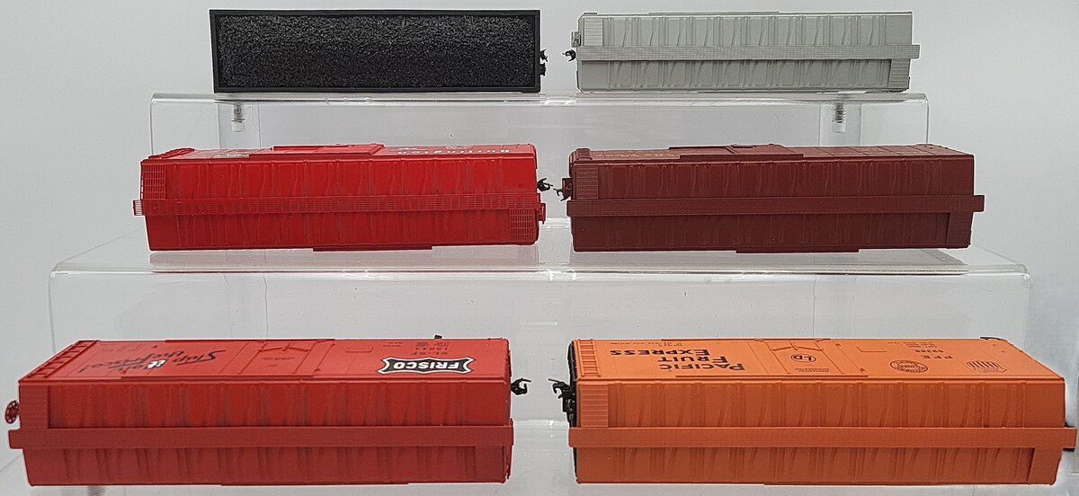 American Models & Other S Assorted Freight Cars: 69388, 62987, 19526, 80356 [6] EX
