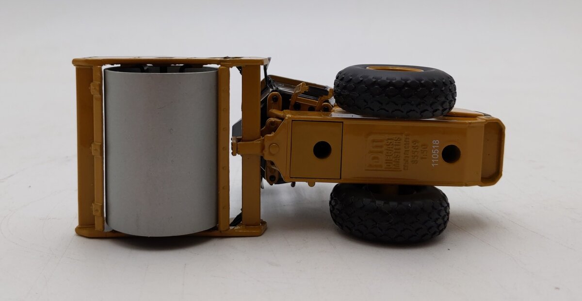DieCast Masters 85589 1:50 Caterpillar CS11 GC Vibratory Soil Compactor NIB
