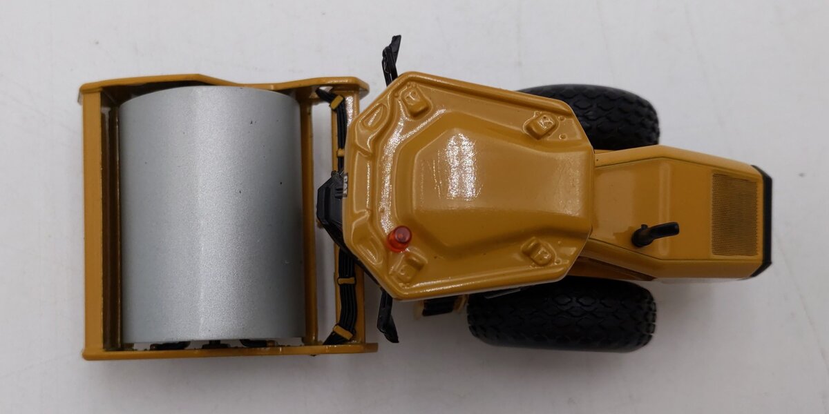 DieCast Masters 85589 1:50 Caterpillar CS11 GC Vibratory Soil Compactor NIB