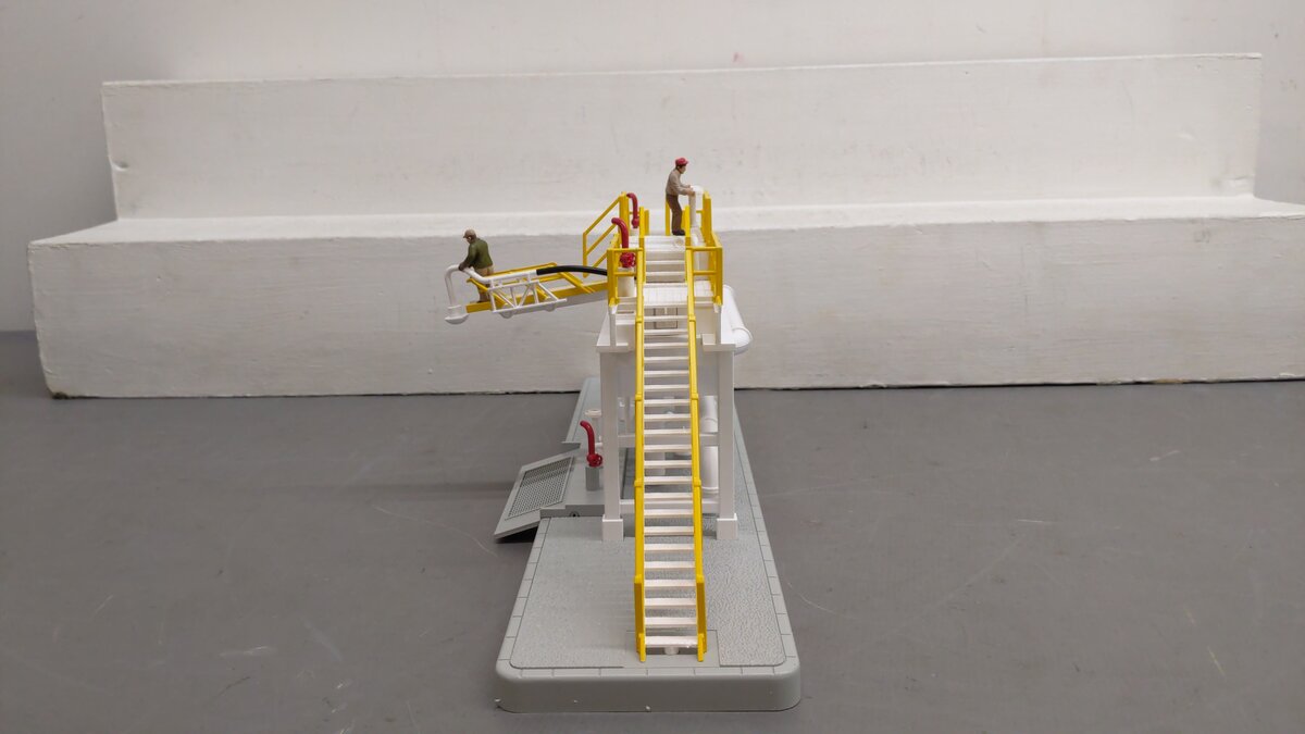MTH 30-9117 O Gauge Columbia Oil Storage Station EX/Box