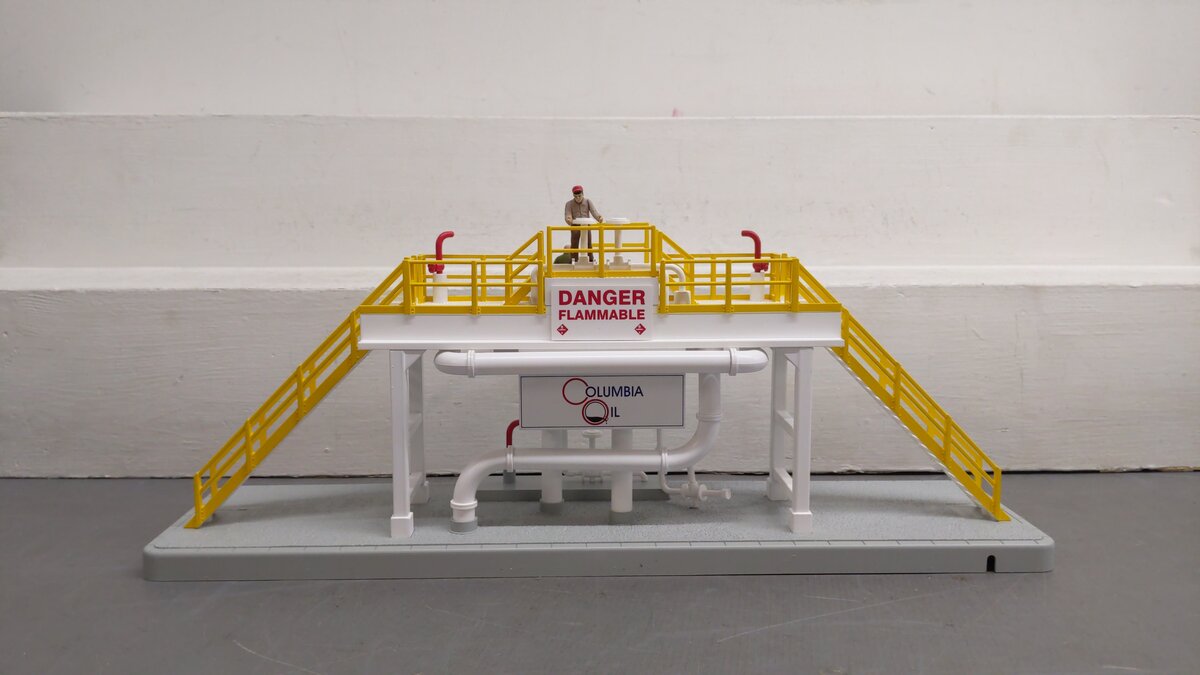 MTH 30-9117 O Gauge Columbia Oil Storage Station EX/Box