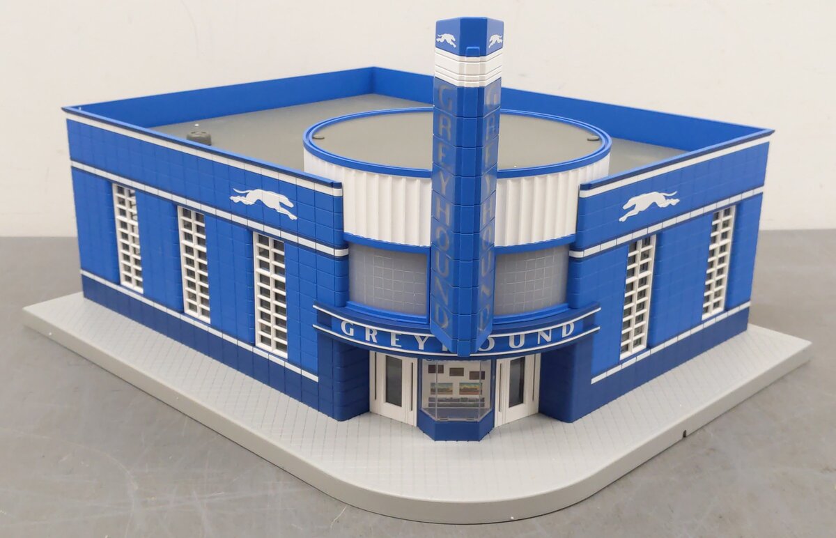 MTH 30-9040 Assembled Greyhound Bus Station W/ Station Dock LN/Box