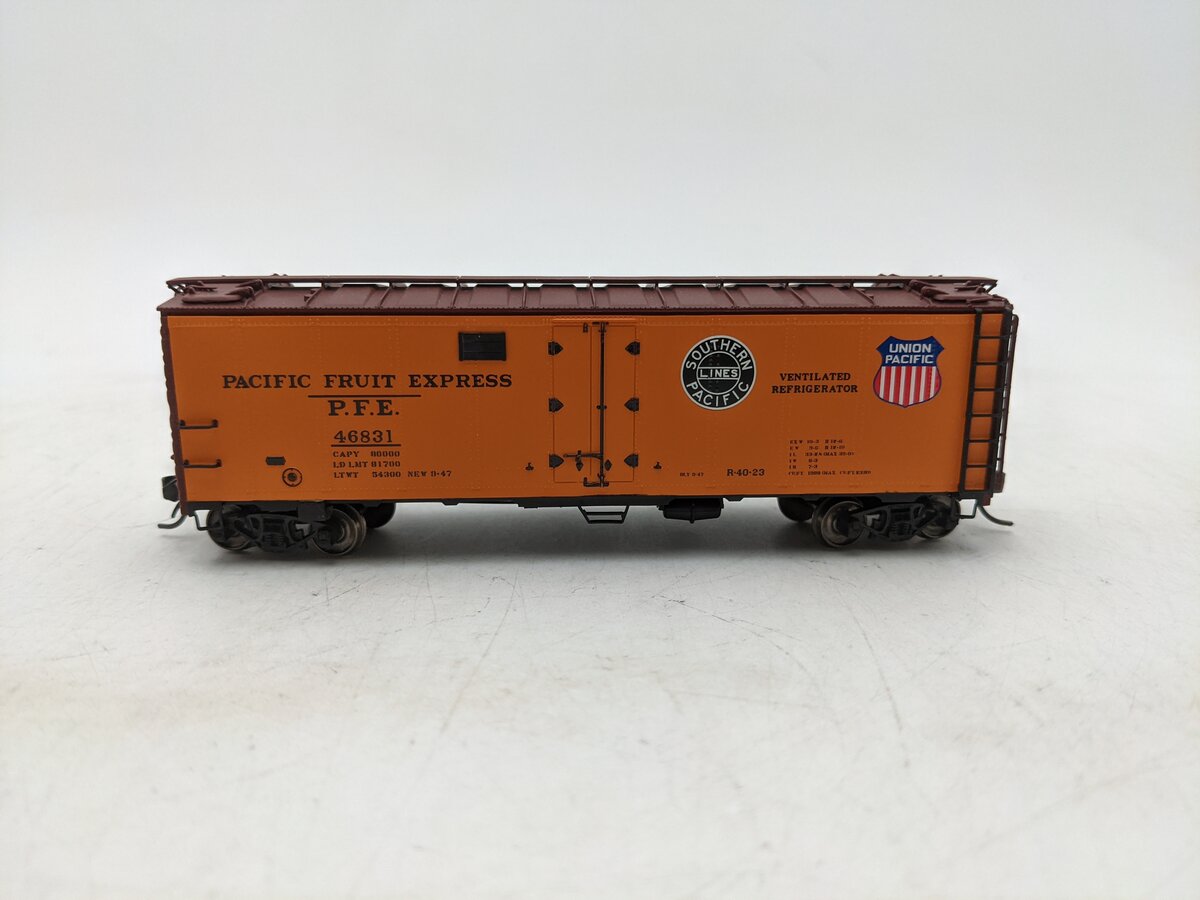 InterMountain 45501-93 HO Pacific Fruit Express Steel Sided Ice Bunker EX/Box