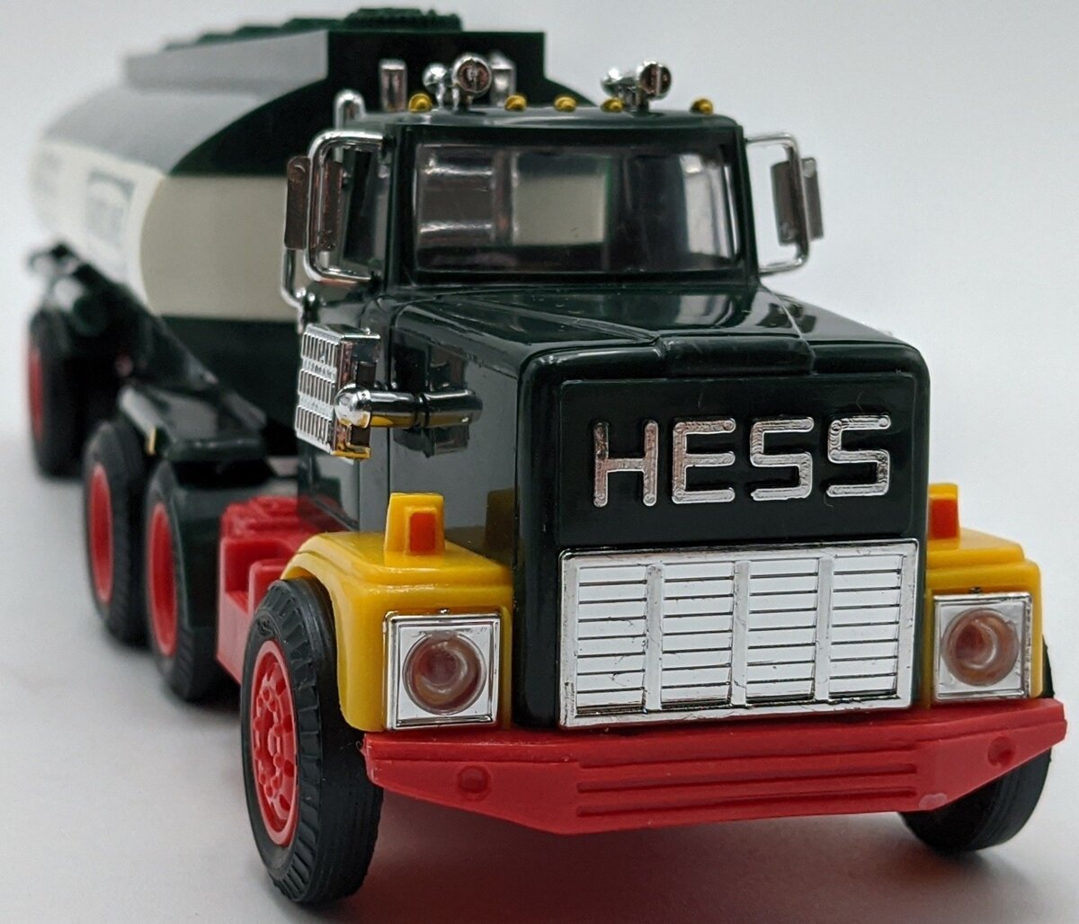 Hess 1984 Fuel Oils Tanker Truck Toy Bank NIB