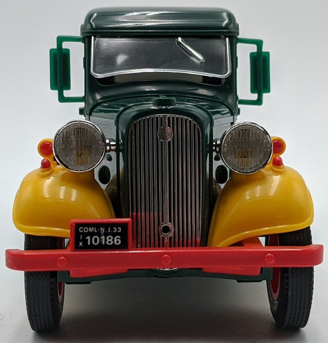 Hess 1982 1st Hess 1933 Chevy Delivery Truck Toy Bank NIB