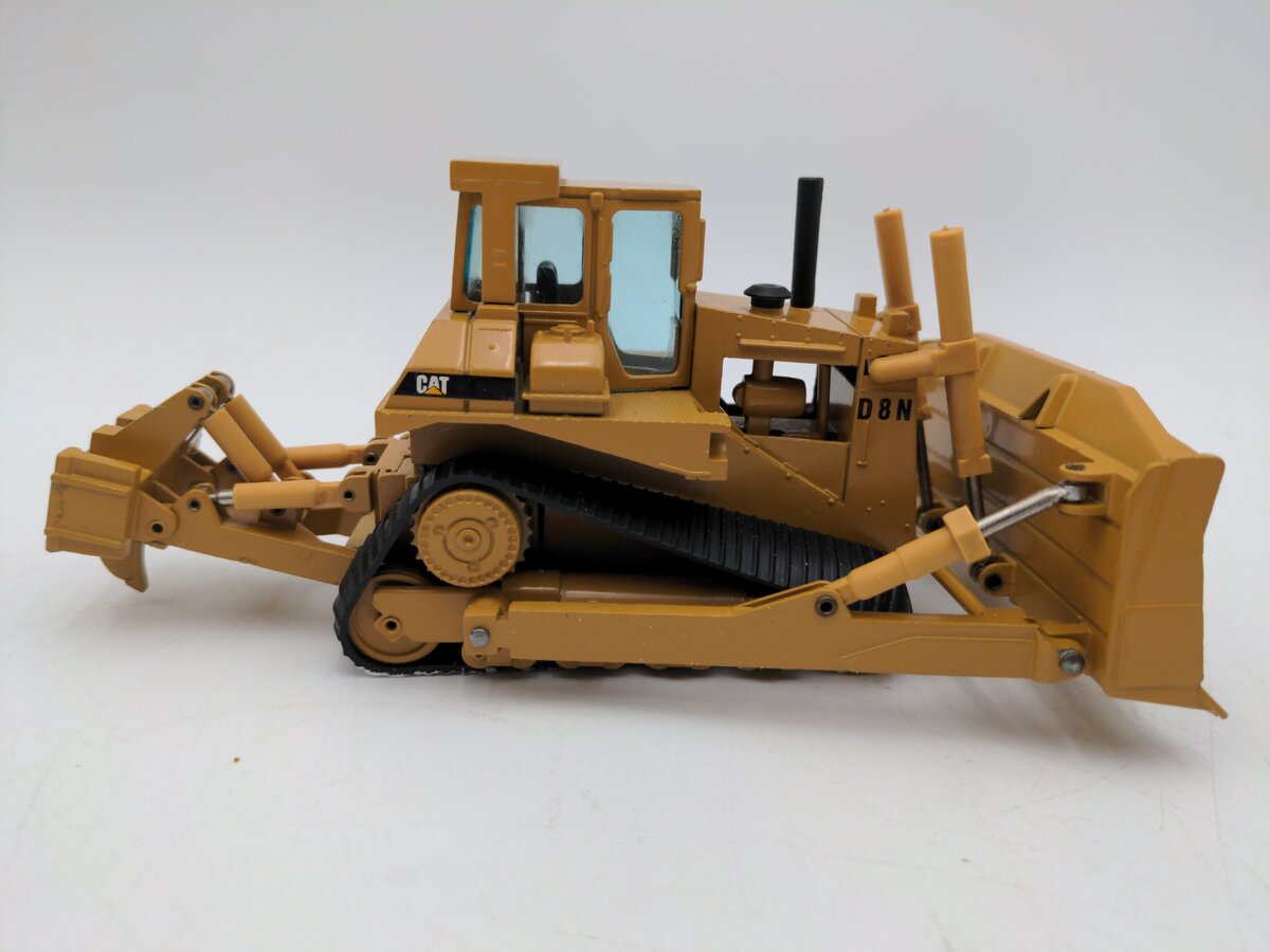 NZG 233 1:50 CAT D8N Track-Type Tractor EX/Box