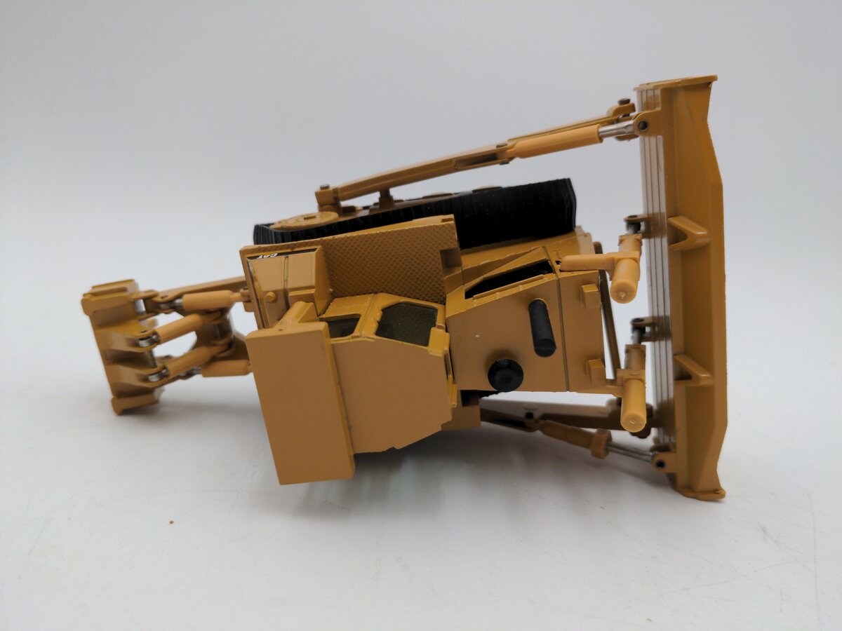 NZG 233 1:50 CAT D8N Track-Type Tractor EX/Box
