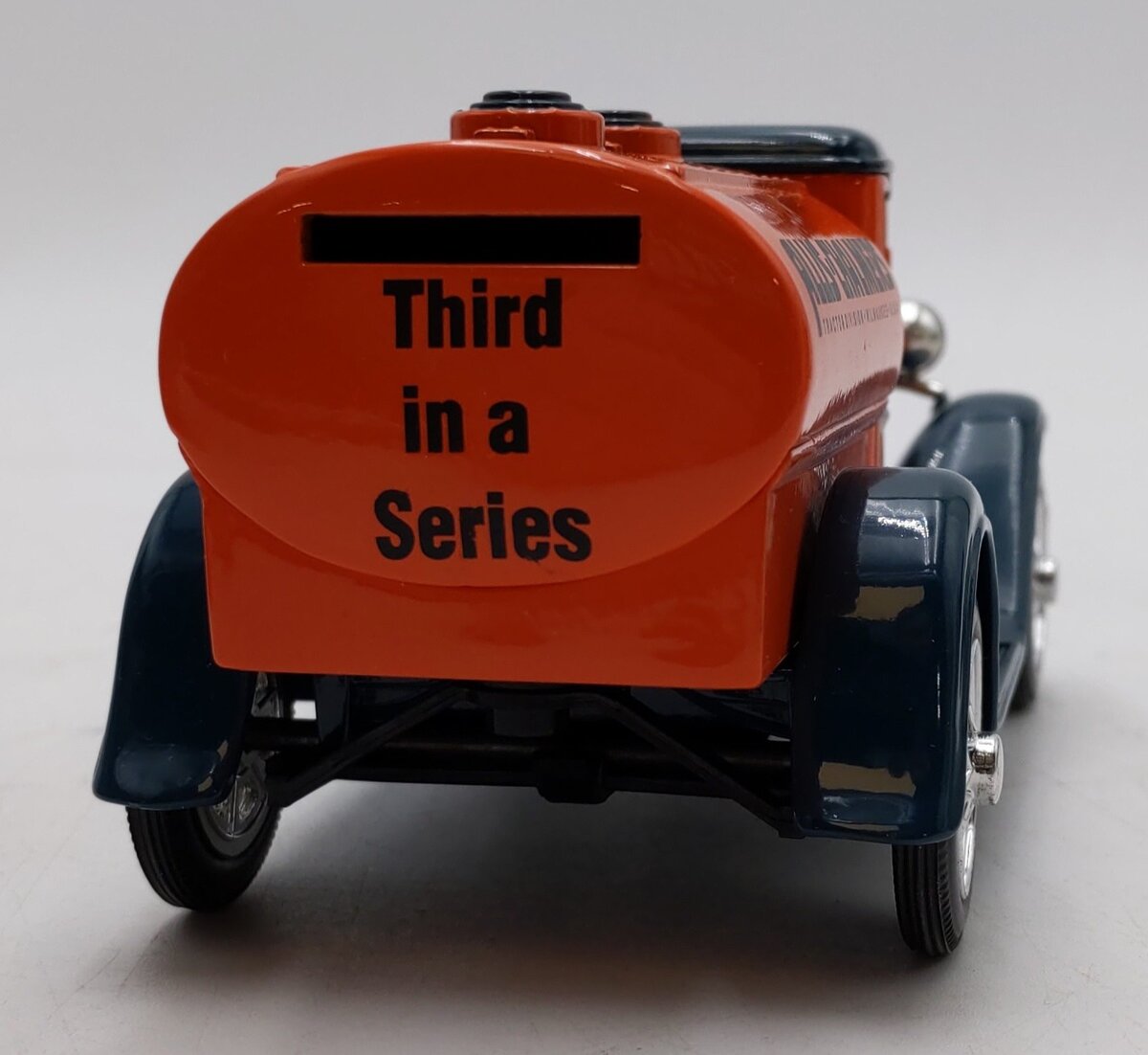 Liberty Classic 2032 1:25 Scale Ford Model 