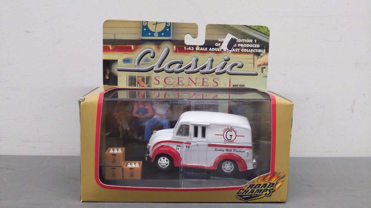 Road Champs 48200 1:43 Scale Classic Scenes 1950 Divco Truck VG/Box