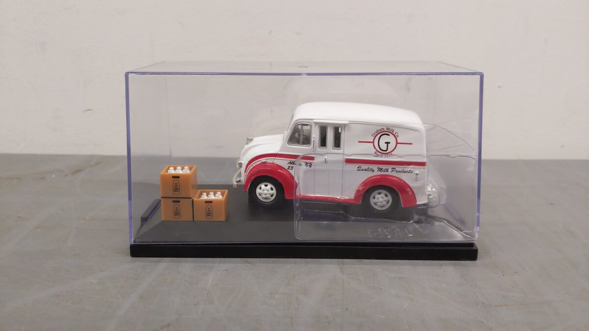 Road Champs 48200 1:43 Scale Classic Scenes 1950 Divco Truck VG/Box