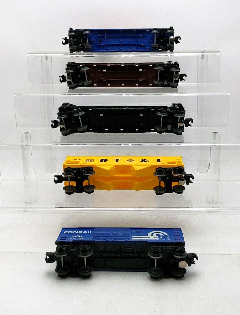 Lionel & Other O Gauge Assorted Freight Cars [5] EX
