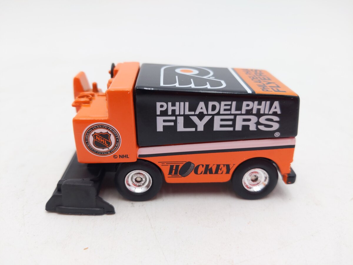 Lionel 6-17517 O Western Pacific Flatcar #9823 w/WhiteRose Philly Flyers Zamboni LN/Box