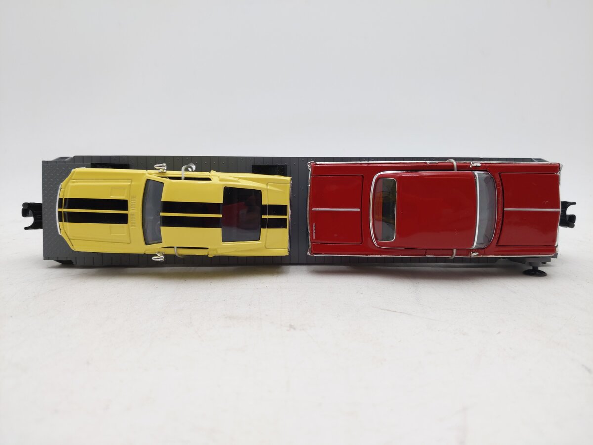 MTH 30-76013 O Gauge Flatcar w/1964 Impala SS & 1968 Ford Shelby GT 500KR Autos EX/Box