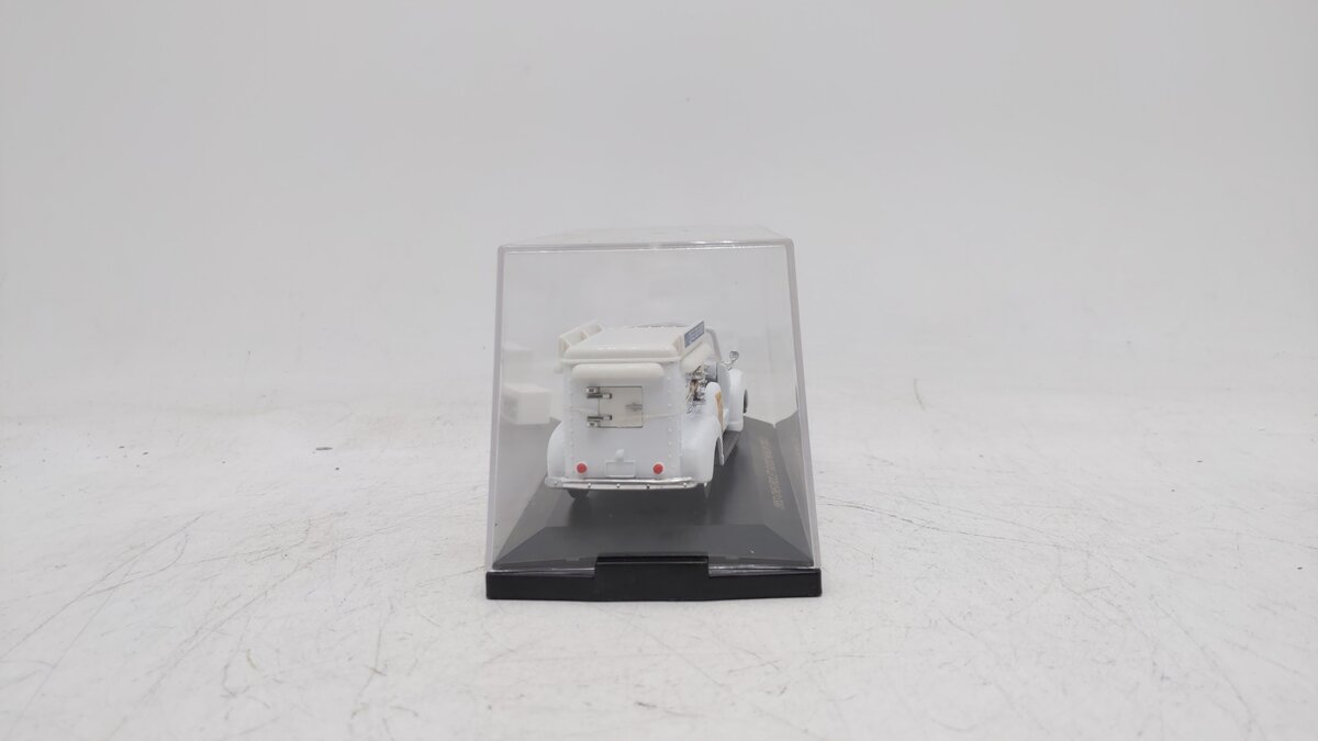 Road Champs 48230 Classic Scenes 1953 Chevrolet Good Humor Truck EX/Box