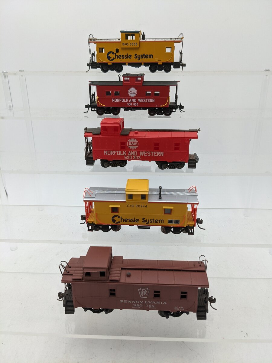 Athearn & Others HO Scale Assorted Cabooses [5] EX