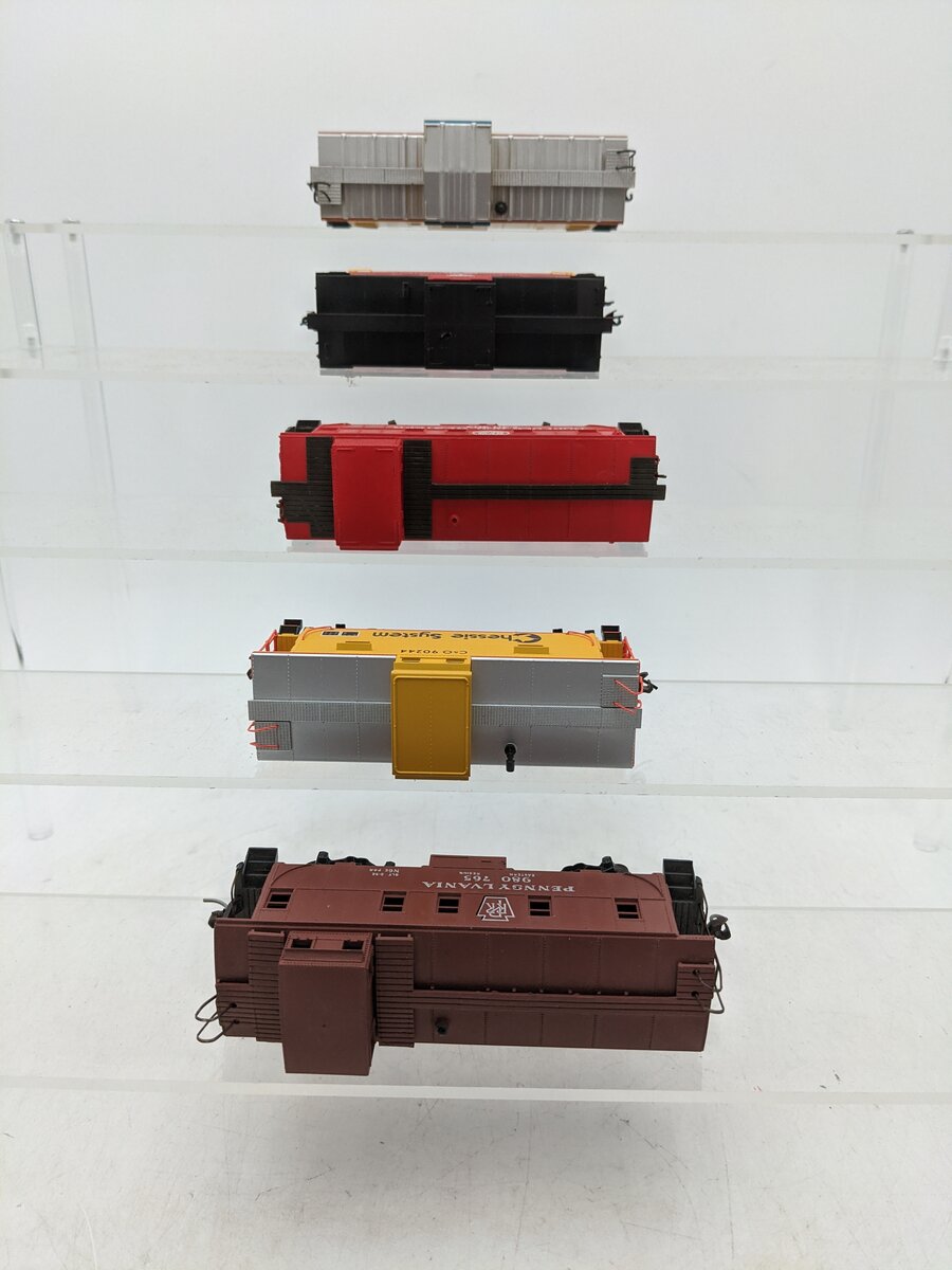 Athearn & Others HO Scale Assorted Cabooses [5] EX