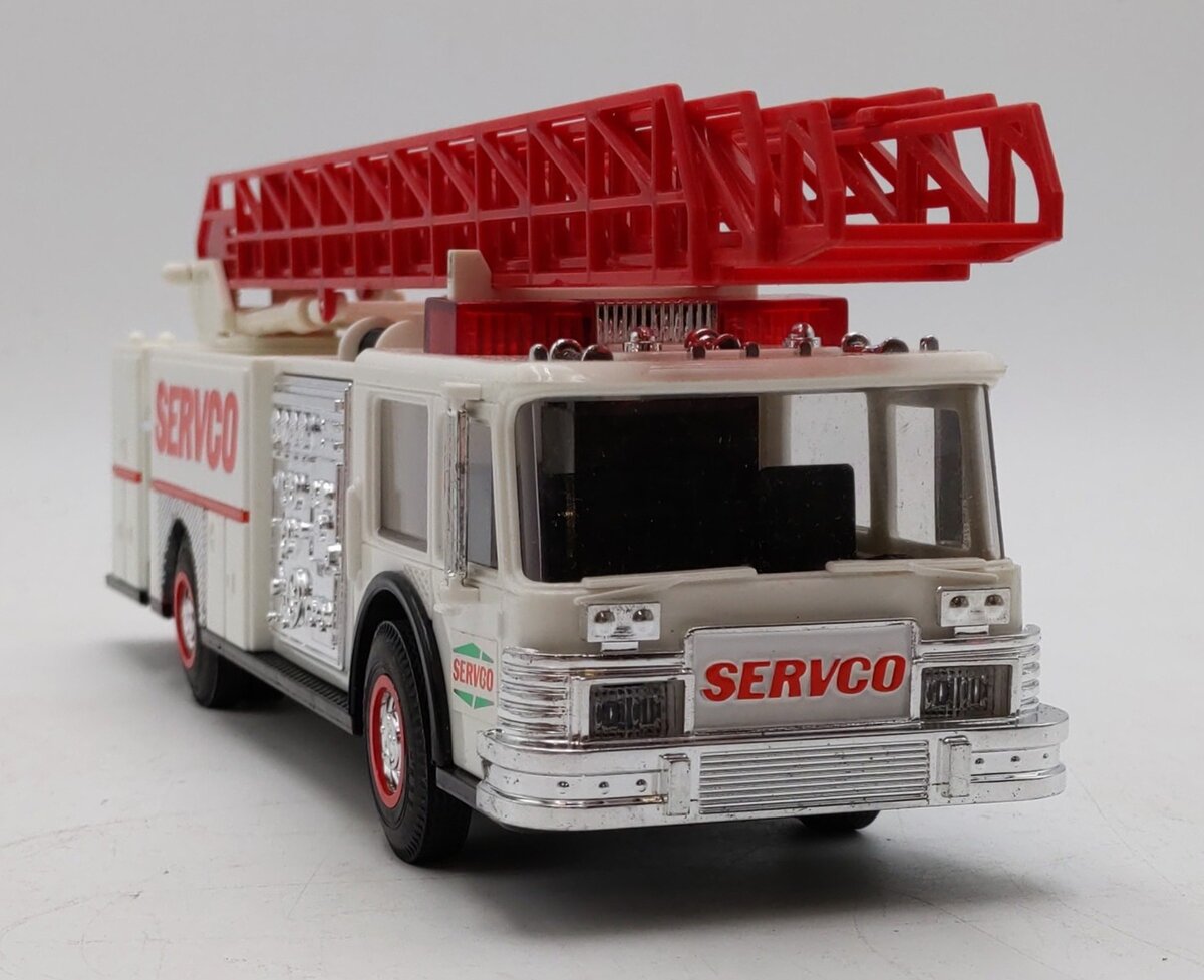 Servco 1:24 Scale Toy Fire Truck w/Dual Sound Siren - Plastic LN/Box