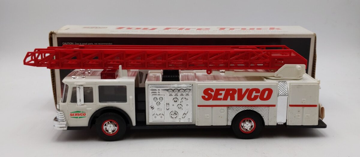 Servco 1:24 Scale Toy Fire Truck w/Dual Sound Siren - Plastic LN/Box
