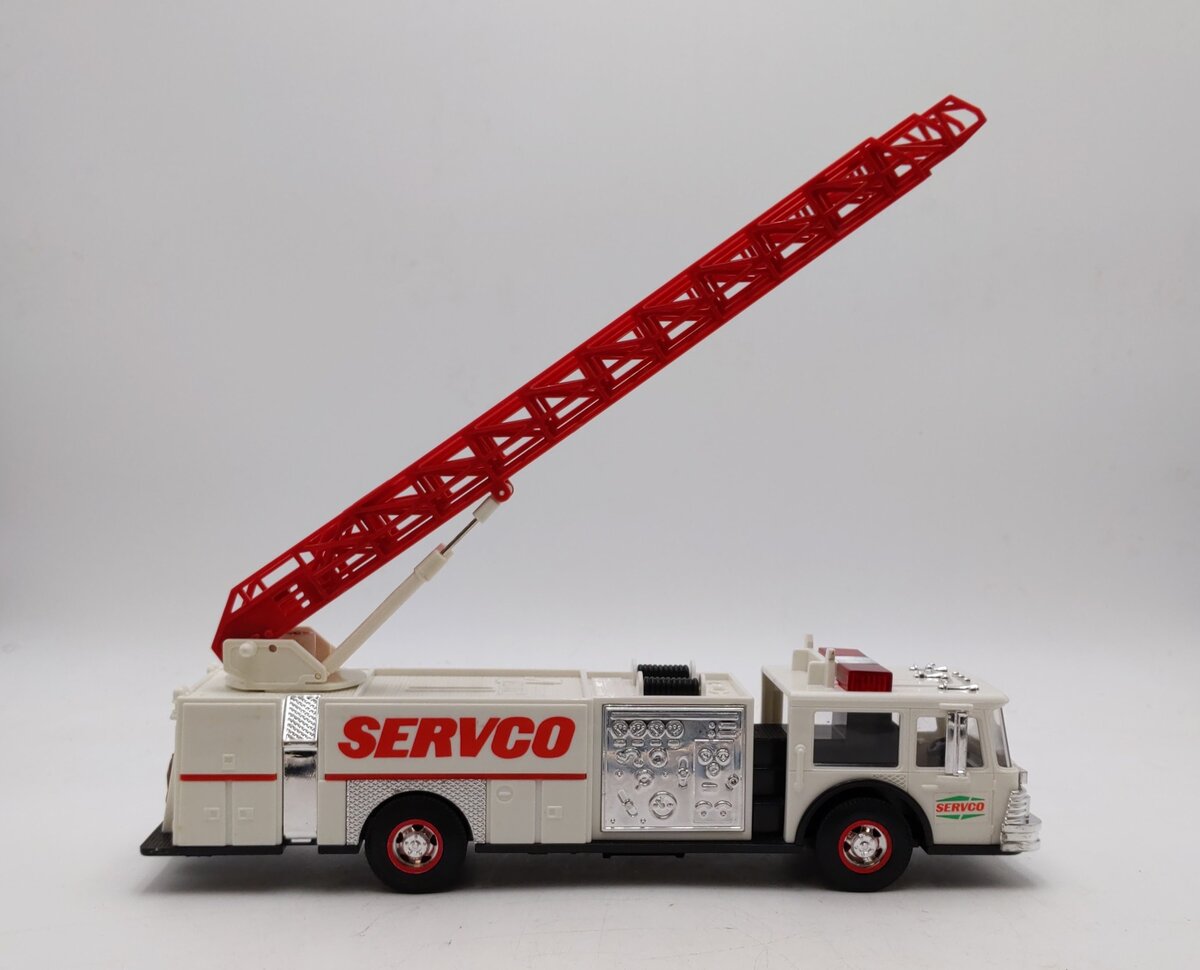 Servco 1:24 Scale Toy Fire Truck w/Dual Sound Siren - Plastic LN/Box